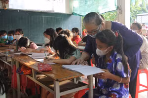 Một buổi học tại lớp học tình thương tại phường Bình Trưng Đông, TP Thủ Đức (TPHCM). Ảnh: Minh Anh.