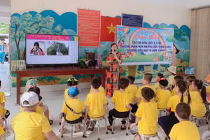 Trẻ lớp Lá Trường Mầm non An Phú tham quan, giao lưu tại Trường Tiểu học Tô Hiến Thành (quận Ninh Kiều, TP Cần Thơ). Ảnh: Q. Ngữ 