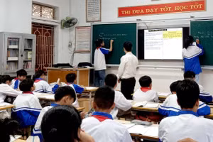 Chuyên đề Khoa học tự nhiên 8 (phân môn Hóa học) do thầy Vũ Mạnh Đức - Trường THCS Thụy Liên thực hiện. Ảnh: NTCC