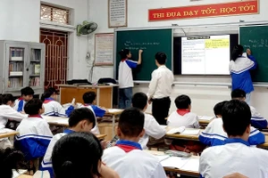 Chuyên đề Khoa học tự nhiên 8 (phân môn Hóa học) do thầy Vũ Mạnh Đức - Trường THCS Thụy Liên thực hiện. Ảnh: NTCC