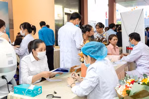 Công nhân quận Phú Nhuận, TPHCM được tư vấn, chăm sóc sức khỏe. Ảnh: LĐLĐ quận Phú Nhuận