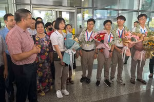 Đoàn Olympic Hóa học quốc tế năm 2023 trở về nước sau khi đạt thành tích cao tại đấu trường trí tuệ. Ảnh: gdtd.vn