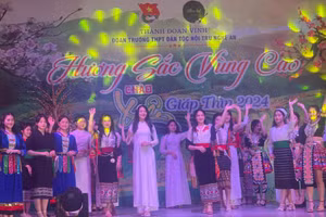 Hoạt động văn nghệ “Hương sắc vùng cao” đón chào năm mới của học sinh Trường THPT DTNT tỉnh Nghệ An năm 2024. Ảnh: NTCC
