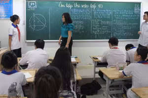 Học sinh Trường THCS Hoàng Mai (quận Hoàng Mai) ôn thi lớp 10. Ảnh: TG