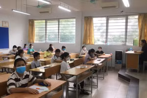 Học sinh dự thi vào lớp 6 Trường THCS Nam Từ Liêm năm học 2023 - 2024. Ảnh: Lan Anh