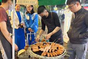 Các bạn trẻ chờ đợi trải nghiệm món ăn vặt “hot trend”.