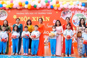 Cô trò Trường Tiểu học Võ Trường Toản (quận Ninh Kiều, TP Cần Thơ). Ảnh: NTCC