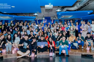 Buổi họp mặt của các bạn sinh viên và thầy cô các khoa Trường Đại học Hoa Sen TPHCM nhân dịp đầu năm mới. Ảnh: HSU