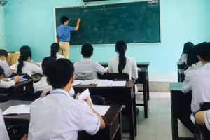 Thầy trò Trường THPT Phú Bài (Thừa Thiên Huế) trong giờ học. Ảnh: NTCC