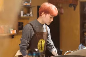 Nhiều sinh viên tranh thủ thời gian rảnh để đi làm thêm nhằm có thu nhập, kinh nghiệm và kỹ năng sống.