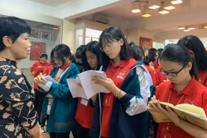 Học sinh Trường THPT chuyên Khoa học Xã hội và Nhân văn (Trường Đại học Khoa học Xã hội và Nhân văn, ĐH Quốc gia Hà Nội). Ảnh: NTCC