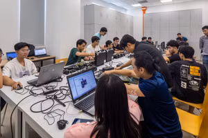 Sinh viên Trường ĐH Việt Đức trong giờ thực hành. Ảnh: NTCC