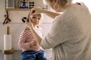 Tất cả trẻ em đều sẽ gặp rủi ro, té ngã và bị thương. 