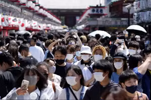 Nhiều học sinh chia sẻ các em sẽ đeo khẩu trang suốt trong thời gian đến trường, trừ lúc ăn uống. Ảnh minh họa