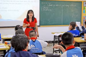 Cô trò Trường THCS - THPT Ban Mai (Hà Nội) trong giờ Ngữ văn. Ảnh: NVCC