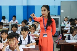 Cô trò Trường Tiểu học Đinh Tiên Hoàng (TP Thủ Đức). Ảnh minh họa: ITN