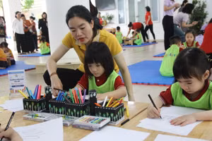 Cô trò Trường Mầm non Tây Hồ (Hà Nội) trong Ngày hội sáng tạo của trẻ. Ảnh: TG