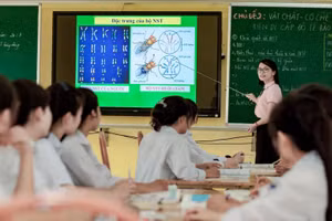 Cô trò Trường THPT Lục Nam (huyện Lục Nam, Bắc Giang) trong giờ học. Ảnh: NTCC