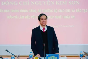 Bộ trưởng Bộ GD&ĐT Nguyễn Kim Sơn phát biểu trong buổi làm việc với Trường Đại học Sư phạm Nghệ thuật Trung ương.