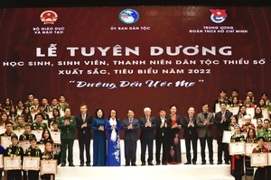  Lễ Tuyên dương học sinh, sinh viên, thanh niên DTTS xuất sắc, tiêu biểu năm 2022.