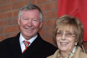 Sir Alex vừa mất đi người vợ yêu quý.