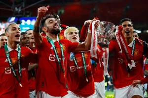 Cổ động viên Man United cảm ơn 4 nhân vật đặc biệt sau chức vô địch Carabao Cup