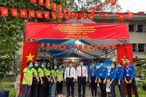 Sẵn sàng đón tiếp giảng viên, sinh viên đi bỏ phiếu tại Trường ĐH Nông Lâm TPHCM sáng 23/5