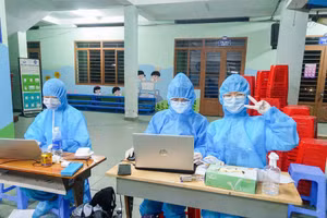 Sinh viên Trường ĐH Nguyễn Tất Thành tại tâm dịch quận Gò Vấp, TPHCM