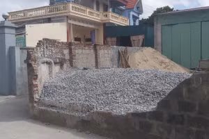 Khởi tố vụ án đổ tường bao làm nữ sinh lớp 6 tử vong ở Thái Bình