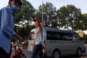 Tài xế Hoàng Duy Khánh đánh phóng viên Báo Giao thông.