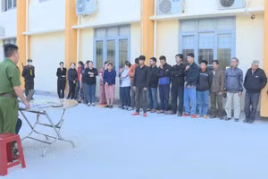 Các đối tượng trong đường dây cá độ vừa bị Công an Đắk Lắk triệt phá (ảnh: SĐ).