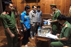 Cơ quan CSĐT Công an tỉnh Đắk Nông công bố các quyết định tố tụng đối với các đối tượng trong vụ án (ảnh: MK).