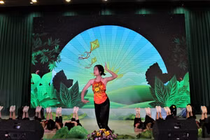 Tiết mục mở màn của Phòng GD&ĐT Krông Năng.