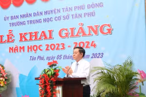 Trưởng Ban Tuyên giáo Trung ương Nguyễn Trọng Nghĩa phát biểu tại lễ khai giảng.