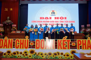 Ra mắt Ban chấp hành Công đoàn Giáo dục tỉnh Tiền Giang nhiệm kỳ 2023 - 2028.
