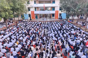 Giờ chào cờ đầu tuần sau kỳ nghỉ Tết Nguyên đán của HS Sóc Trăng.