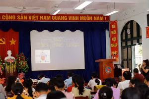 Lớp bồi dưỡng giáo viên Lịch sử - Địa lý tổ chức tại Trường THPT Nguyễn Đình Chiểu (TP Mỹ Tho, Tiền Giang). 