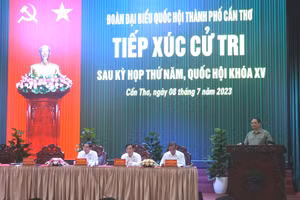 Quang cảnh buổi tiếp xúc cử tri.