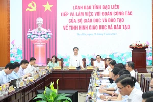 Quang cảnh buổi làm việc.