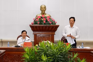 Ông Nguyễn Thành Diệu, Phó Chủ tịch UBND tỉnh, Trưởng ban Chỉ đạo thi phát biểu tại hội nghị.