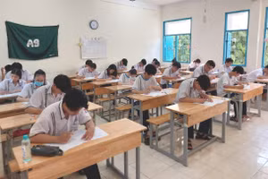 Học sinh lớp 12 tỉnh Sóc Trăng tham gia kỳ thi khảo sát cuối cấp. Ảnh: X. Lương.