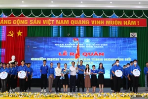 Đoàn Trường ĐH Kiên Giang ra mắt các đội hình và Ban chỉ huy Chiến dịch thanh niên tình nguyện hè 2023.