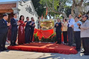 Lãnh đạo TP Hà Nội và huyện Ba Vì khánh thành công trình tu bổ, tôn tạo di tích lịch sử văn hóa quốc gia đền Hạ. 