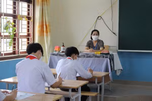 Học sinh khối 9 trường THCS Khám Lạng tích cực ôn tập.