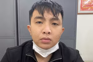 Nguyễn Đăng Tấn Tài tại cơ quan công an.