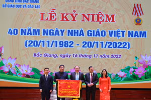 Sở GD&ĐT Bắc Giang đón nhận Cờ thi đua của Bộ GD&ĐT.