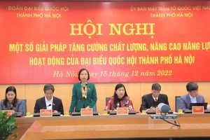 Phó Trưởng đoàn chuyên trách Đoàn đại biểu Quốc hội TP Hà Nội - Phạm Thị Thanh Mai phát biểu tại hội nghị.