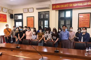 Nhóm các đối tượng có liên quan đến đường dây "tín dụng đen" tại cơ quan công an.