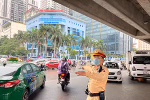 Lực lượng CSGT làm nhiệm vụ chiều 29/4.