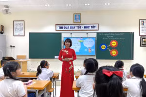 Cô Nguyễn Thu Hà trong giờ lên lớp. 